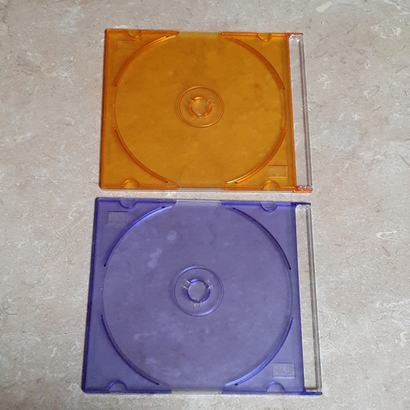 Set of 9 Plastic CD Covers - Picture 4 of 4
